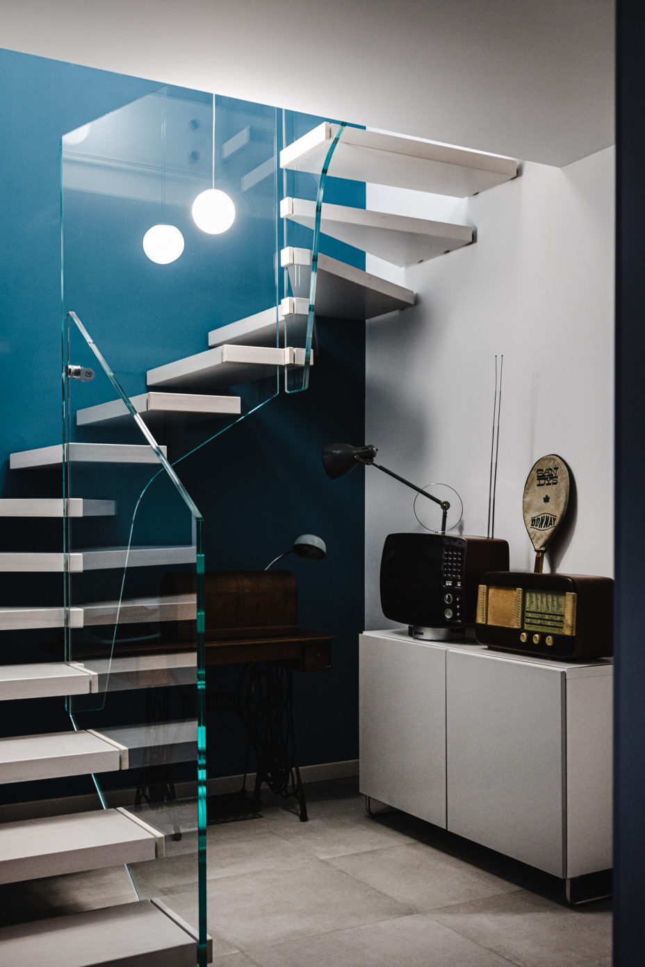 现代前卫风格家装设计室内装修效果图-楼梯间